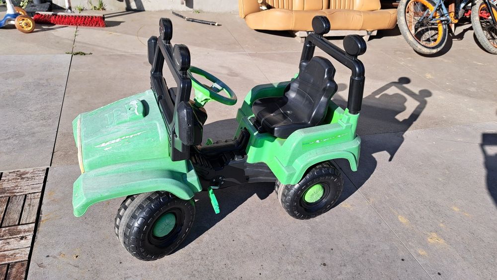 Samochód jeep na pedały