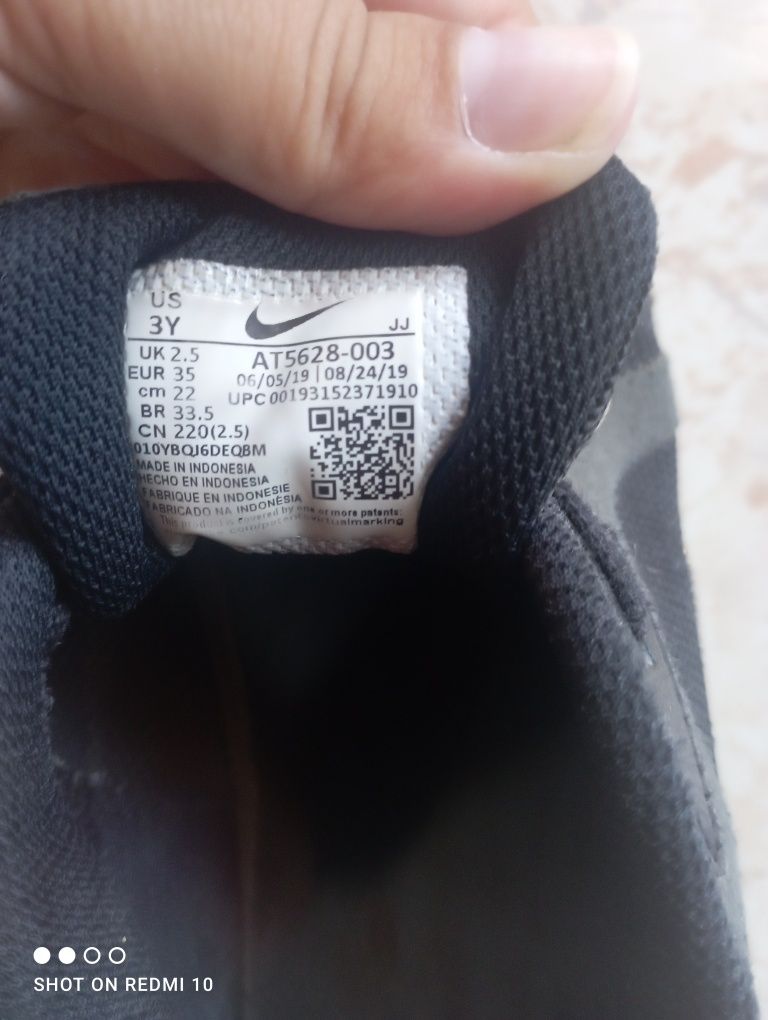Tênis Nike.     .