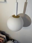 Lampa wiszaca kula Sigma Gama biala