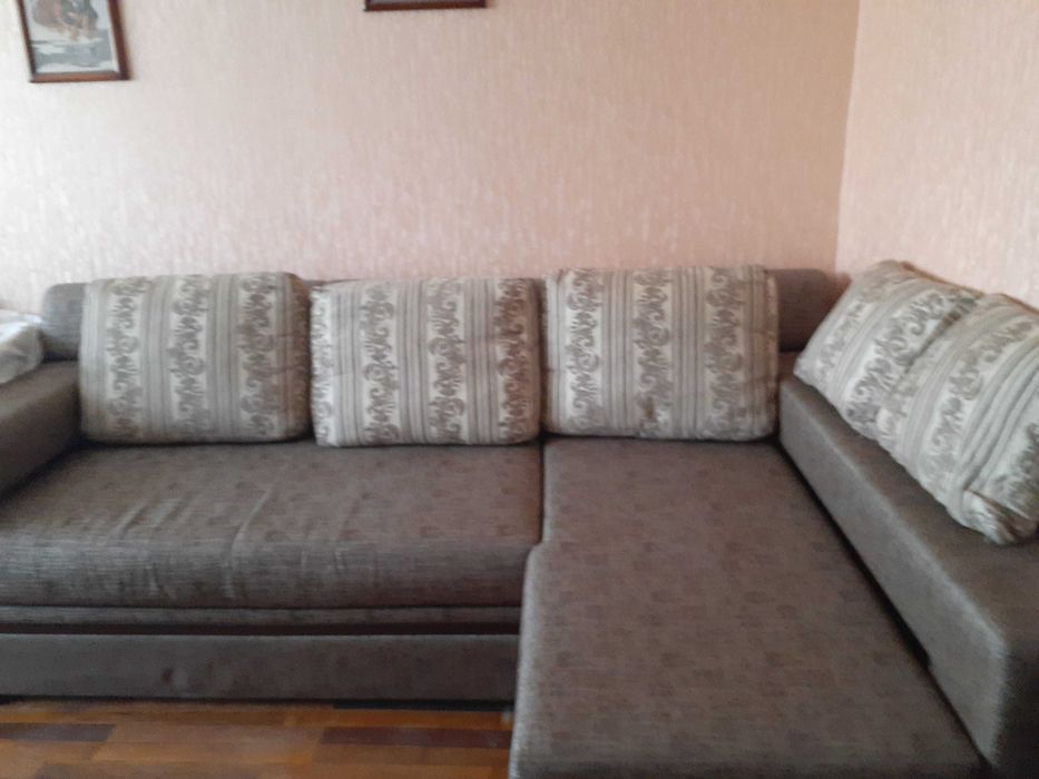 Продам угловой диван в отличном состоянии.