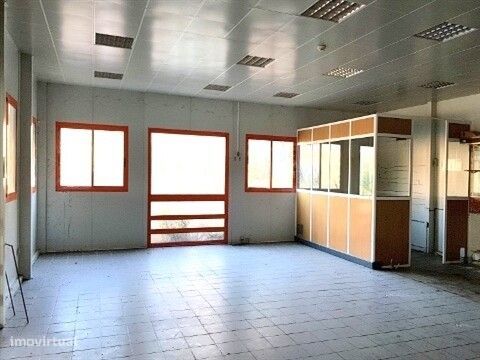 Armazém com 390 m2 no Nó da Ratoeira - Monte Alto