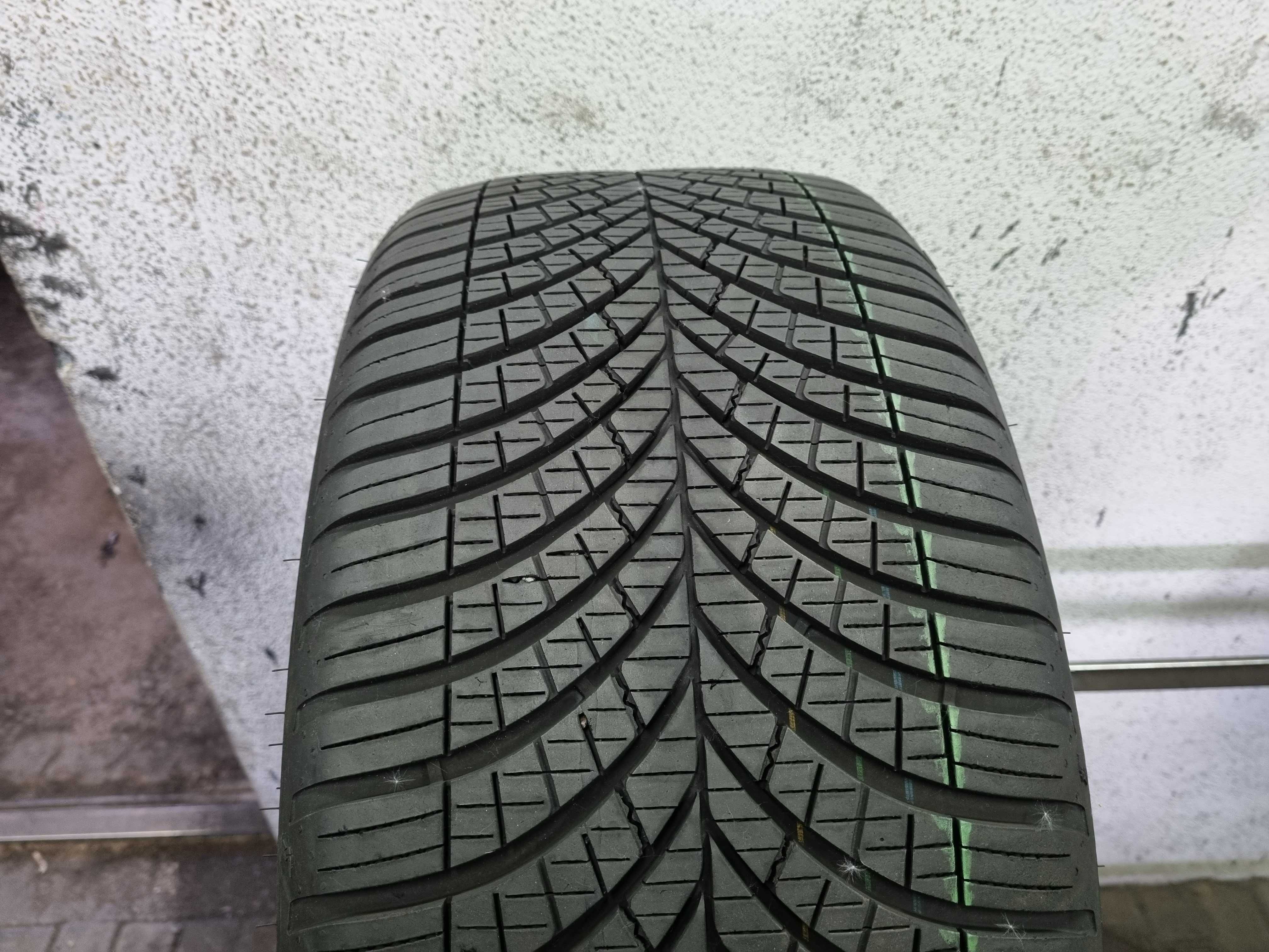245/35/20 95W Goodyear Vector 4seasons Gen-3 D.1624