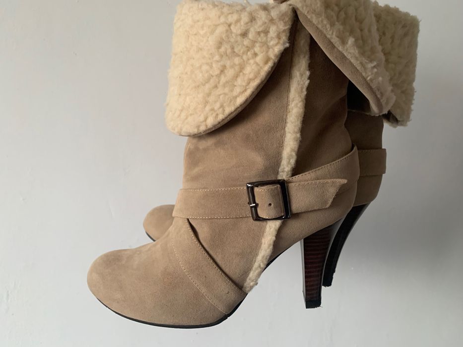 Чобітки/чоботи бежеві 39 р осінь/зима/весна