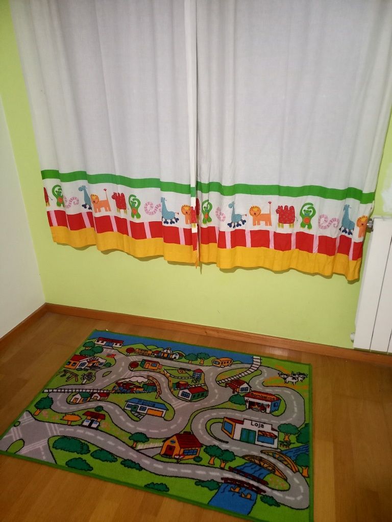 Tapete e Cortinados quarto criança