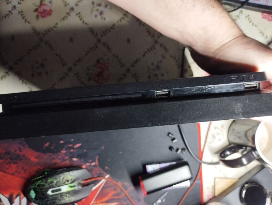 Playstation 4 slim