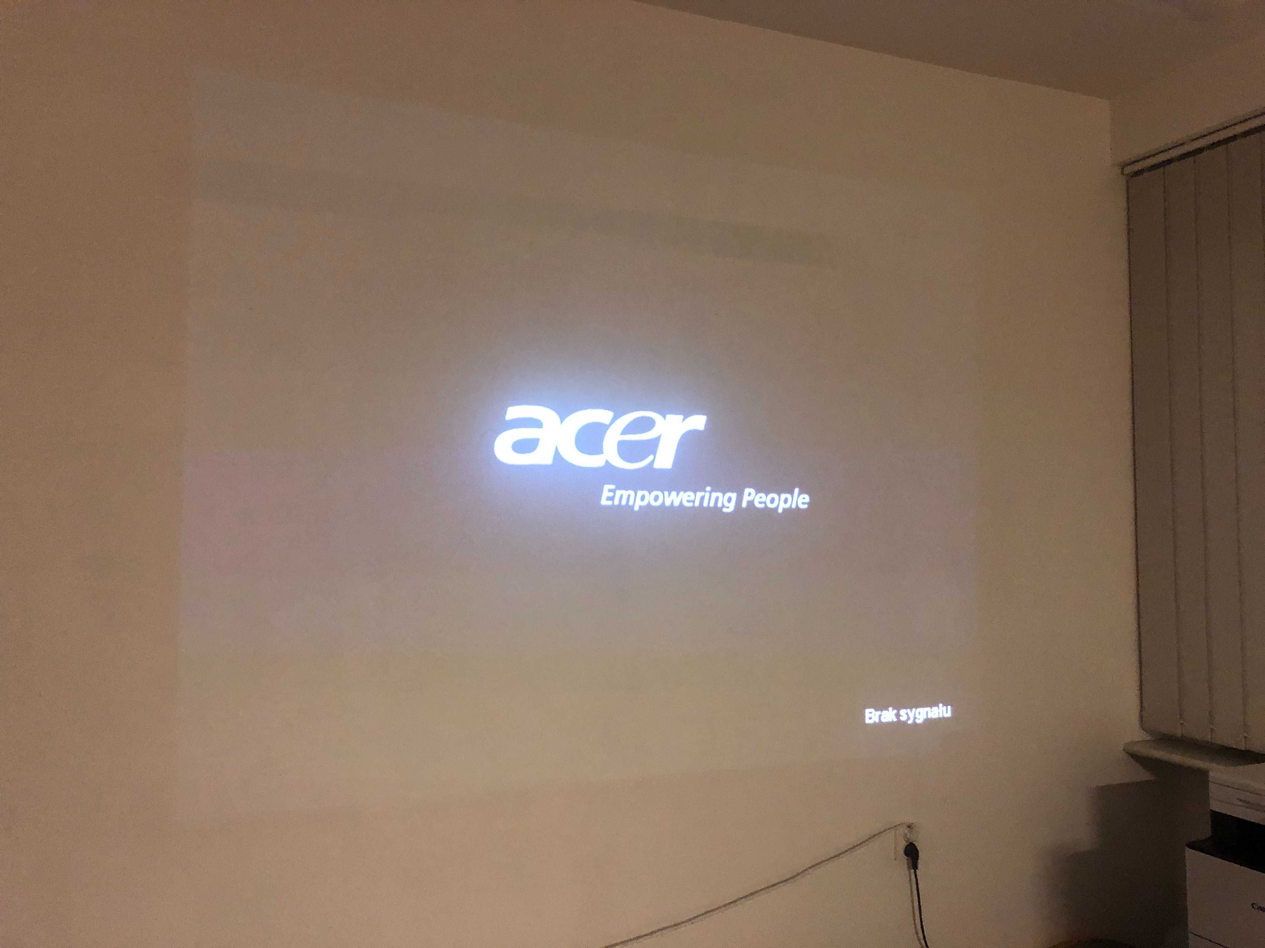 Projektor Acer X1130P wraz z kablem zasilającym oraz kablem VGA
