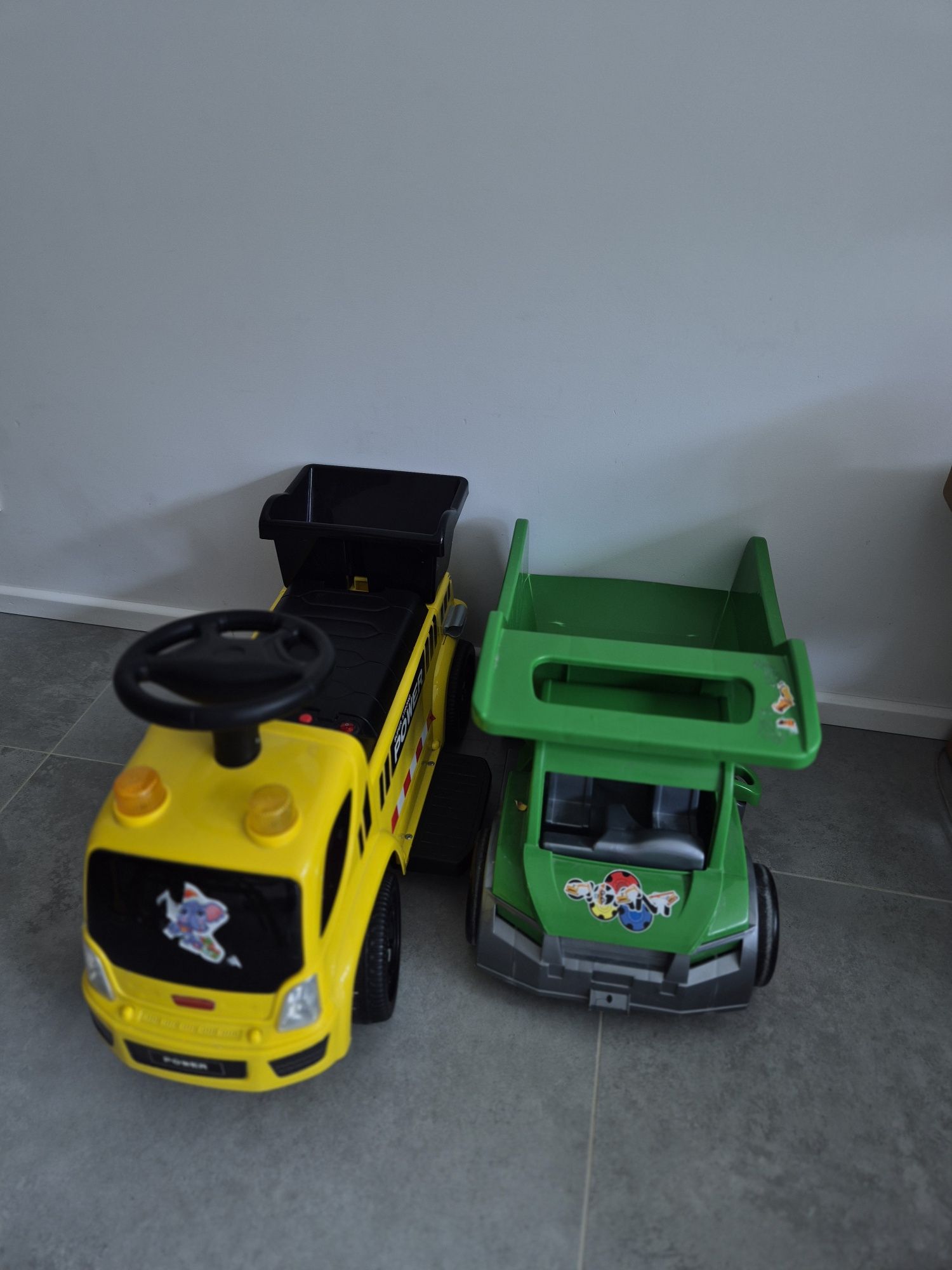 Dwa auta gigant wywrotka i jeździk na akumulator