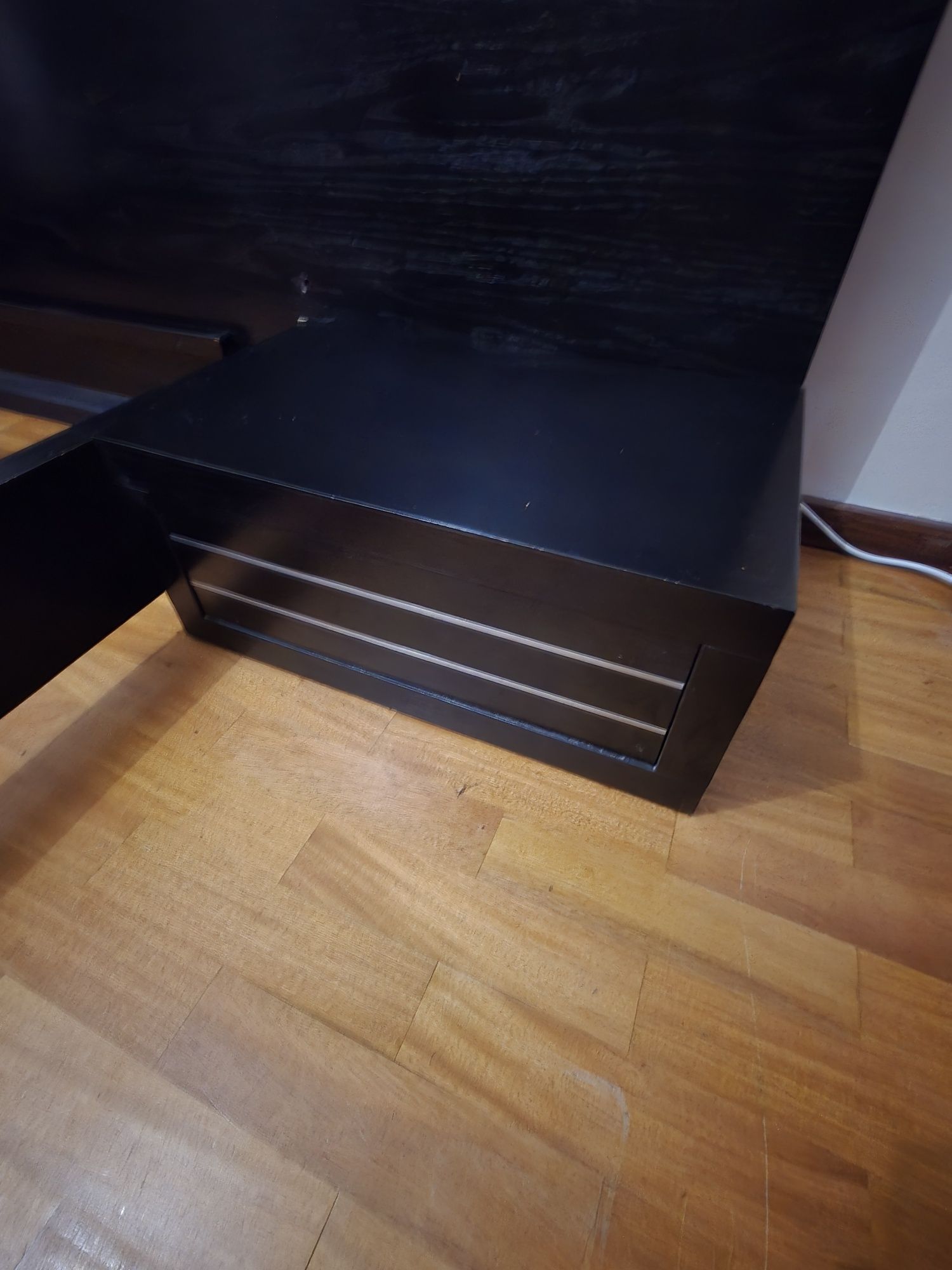 Conjunto cama de casal e movel com arrumação