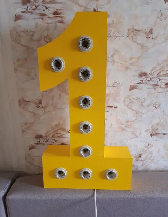 Оренда прокат для фотозона цифра один  з підсвічуванням одиничка на рі