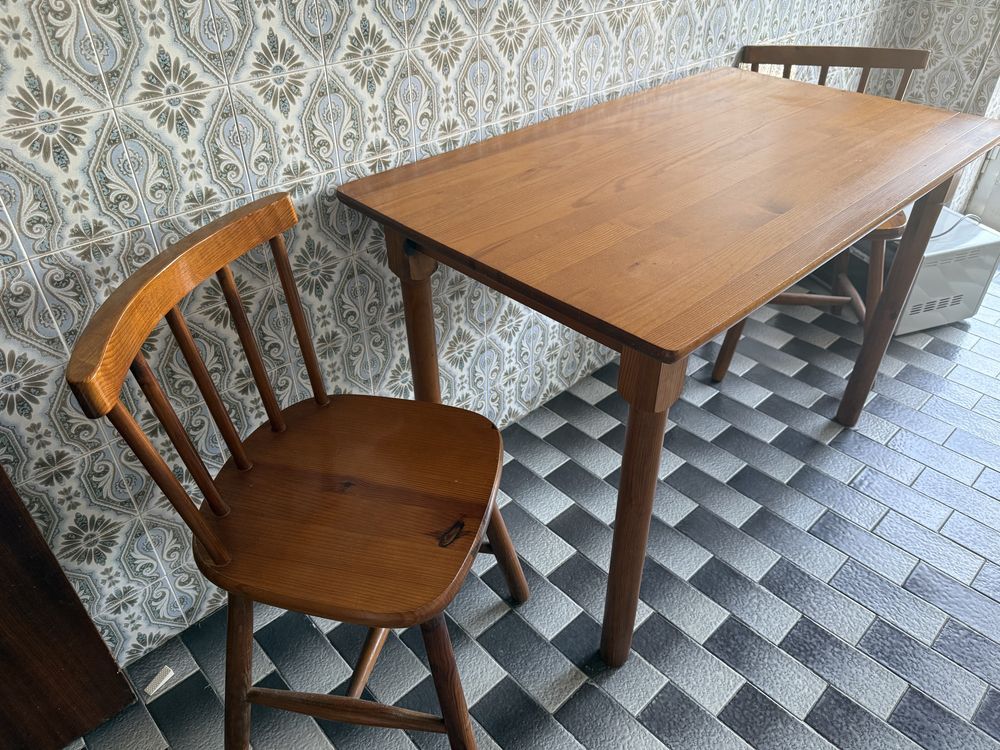 Mesa com 4 cadeiras