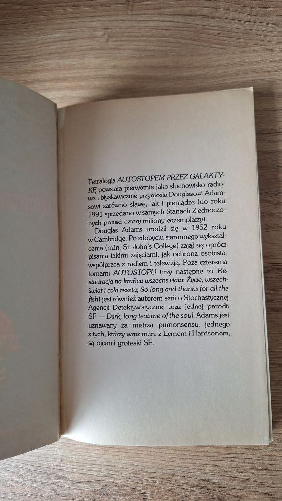 Przewodnik Autostopem przez Galaktykę - Douglas Adams