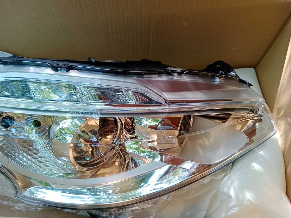 PEUGEOT 208  reflektor lampa przód LED nowa lewa prawa