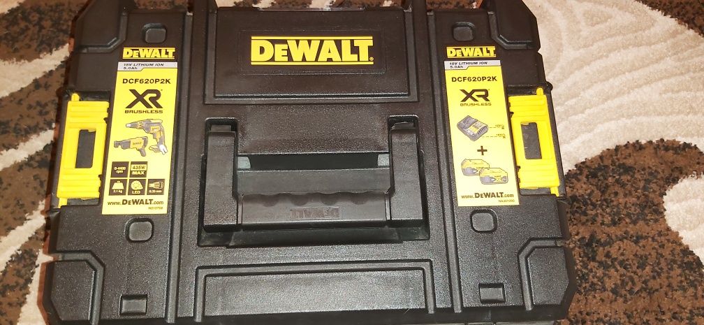 Шуруповерт для гіпсокартону DeWalt dcf620p2k  девольт
