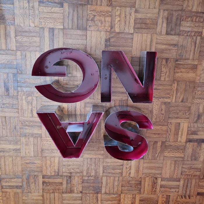 Letras metálicas vintage – S A N D G – decoração industrial / retro