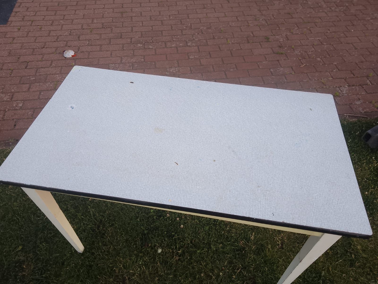 Witam oddam stół i toaletkę PRL