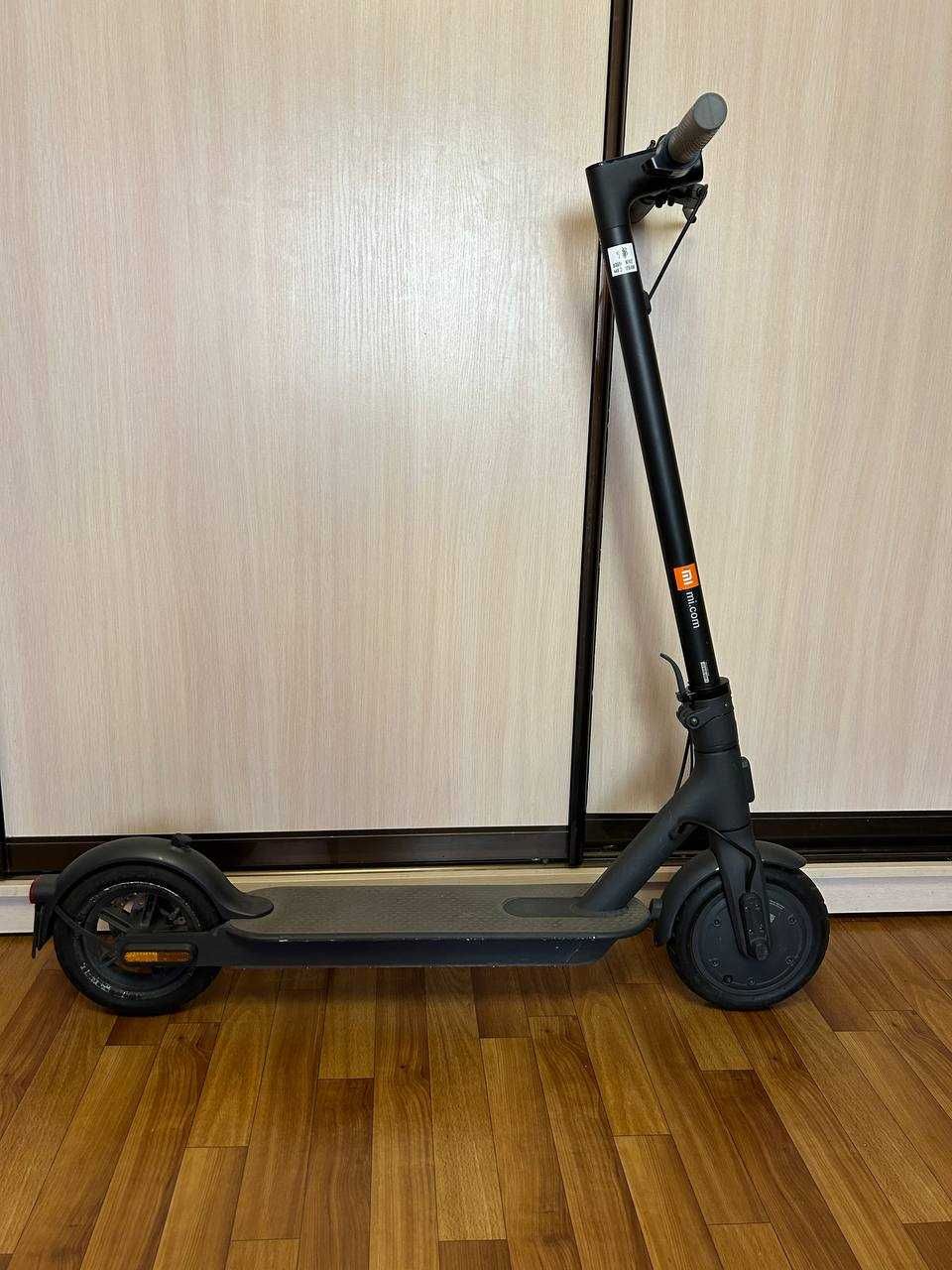 Електросамокат Xiaomi Mi Electric Scooter 1S Black (m365)