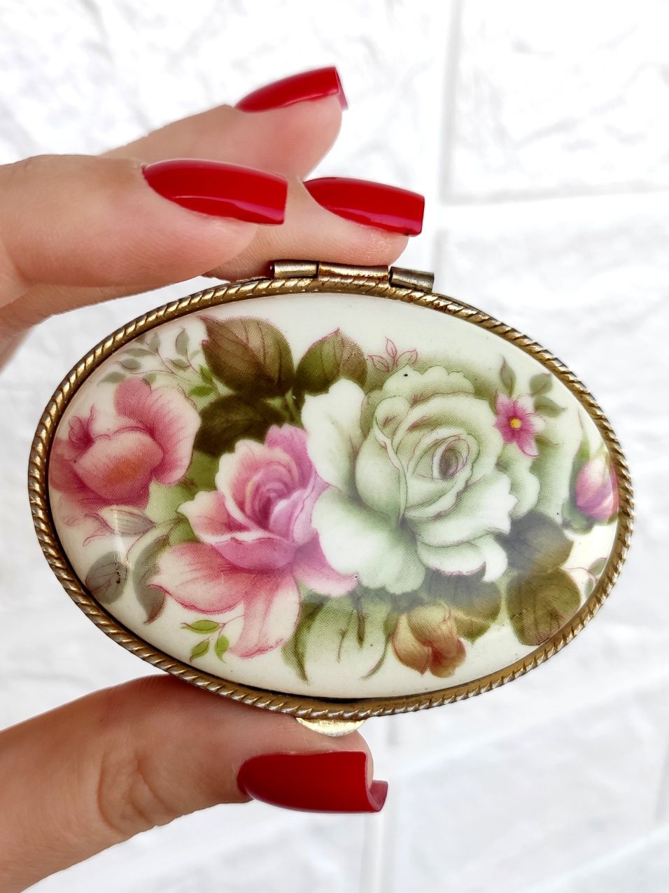Vintage!Szkatułka metalowa,porcelanowa z kwiatami.