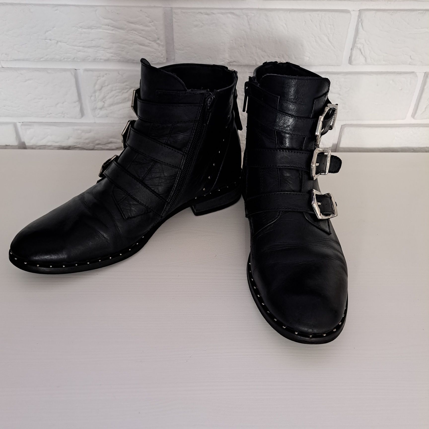 Botki Venezia z klamrami damskie r.38