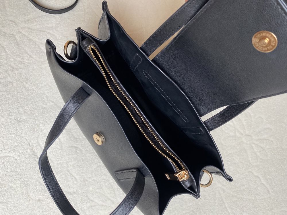Чорна сумка із плечовим ремінцем у комплекті