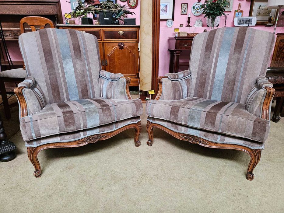 Cadeirões antigos - Bom estado geral - Valor unitário