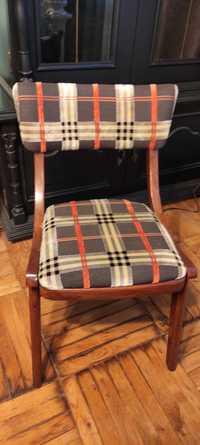 Krzesla -kultowe"SKOCZEK" , po renowacji / 2 komplety po 6 sztuk