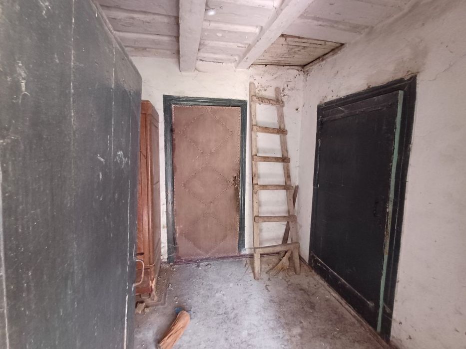 Продаж старого будинку на земельній ділянці 0,25 сот біля лісу