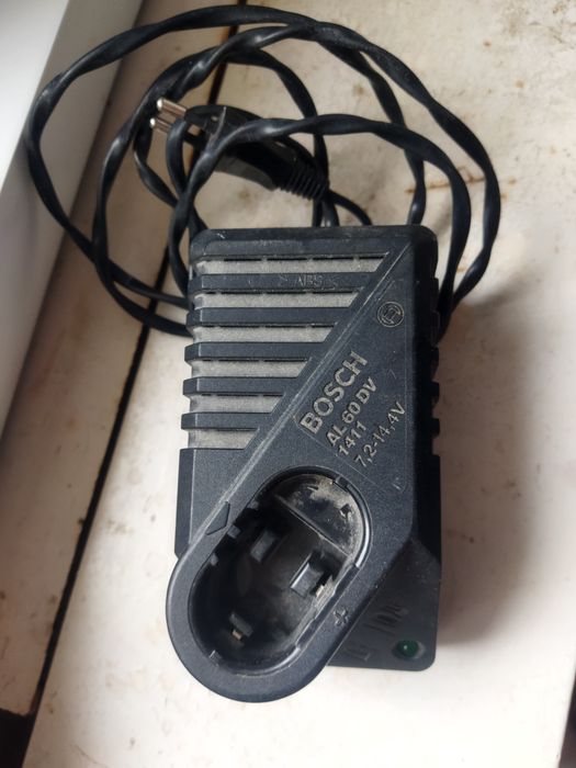 Зарядное устройство на шуруповерт Bosch