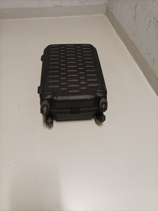 Walizka mała na kółkach