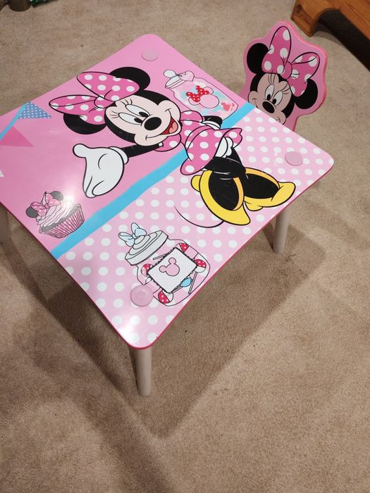 Stolik z krzesełkiem dla dziewczynki