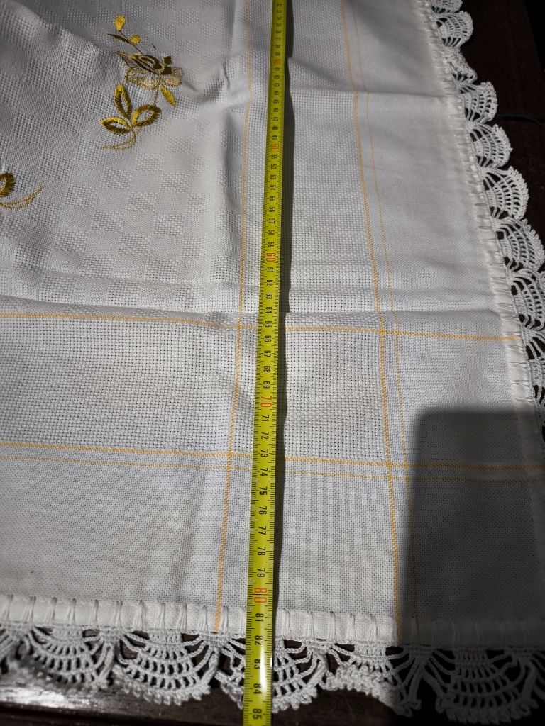 Toalha quadrada com renda
