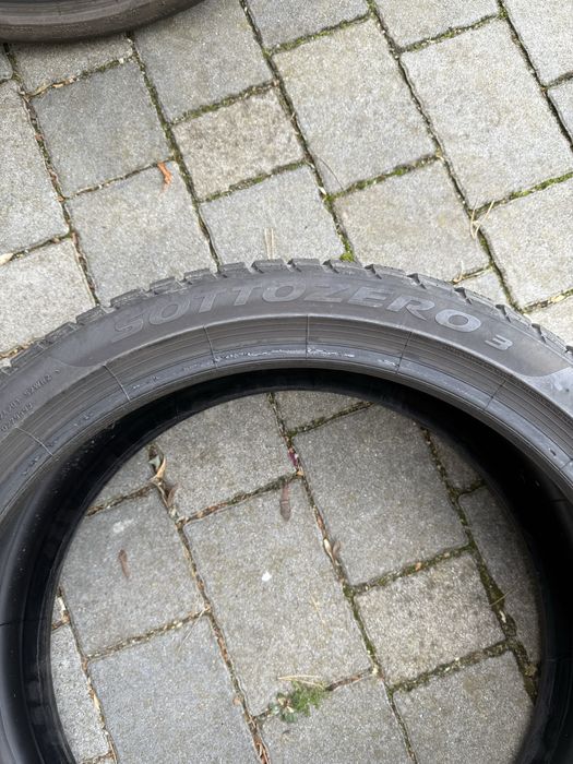Opony zimowe Pirelli Sottozero 3 255/35/19   225/40/19
