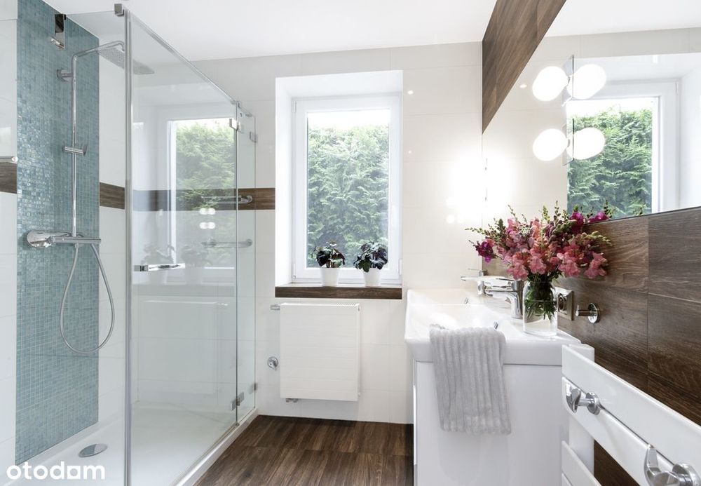 Dom wolnostojący, 250m2, garaż, 4 m.postojowe