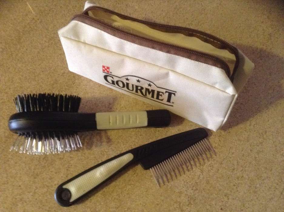 Kit para escovar e pentear gatos e cães e O Livro do Gatinho