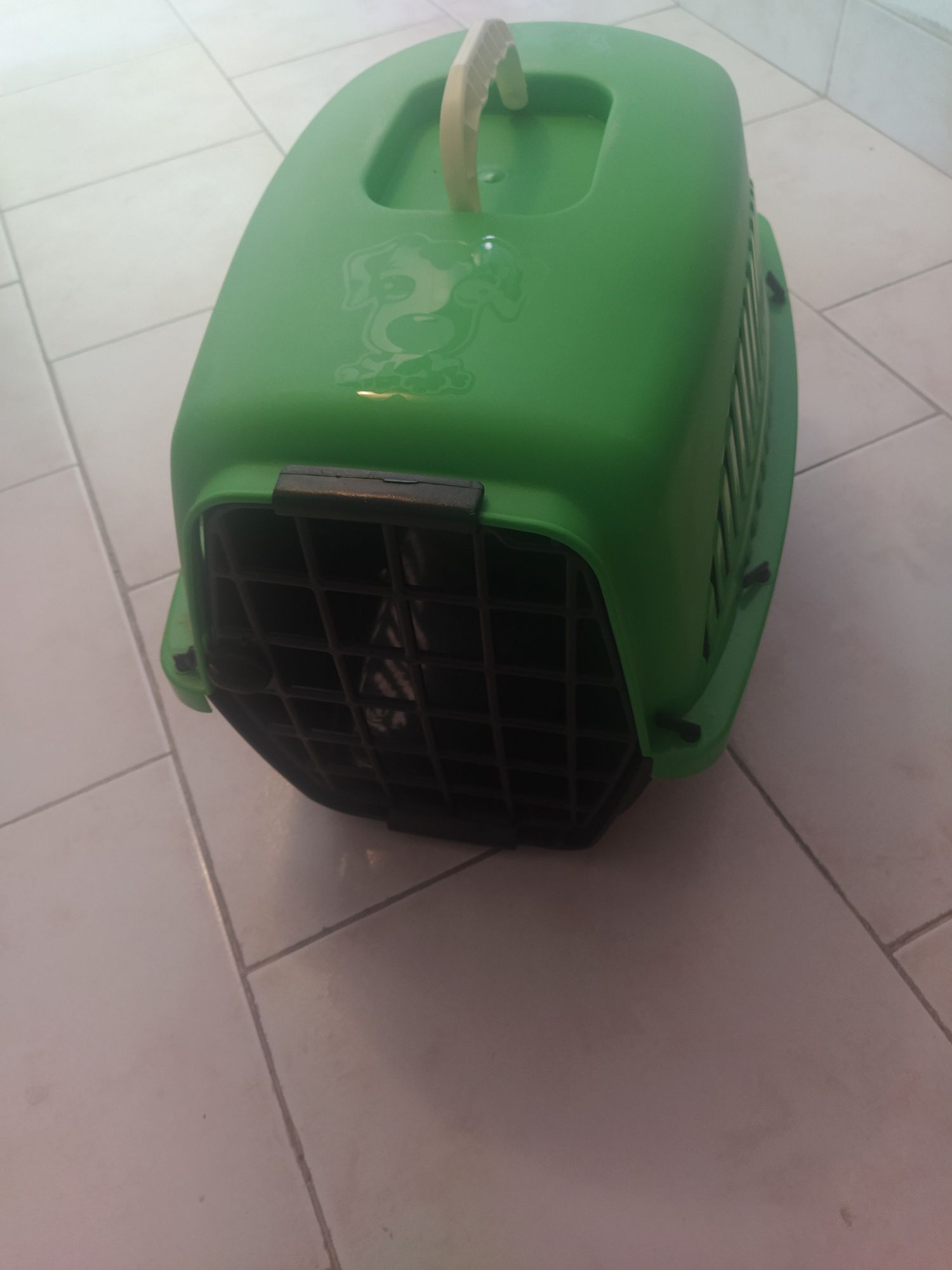 Transportadora de animais como nova