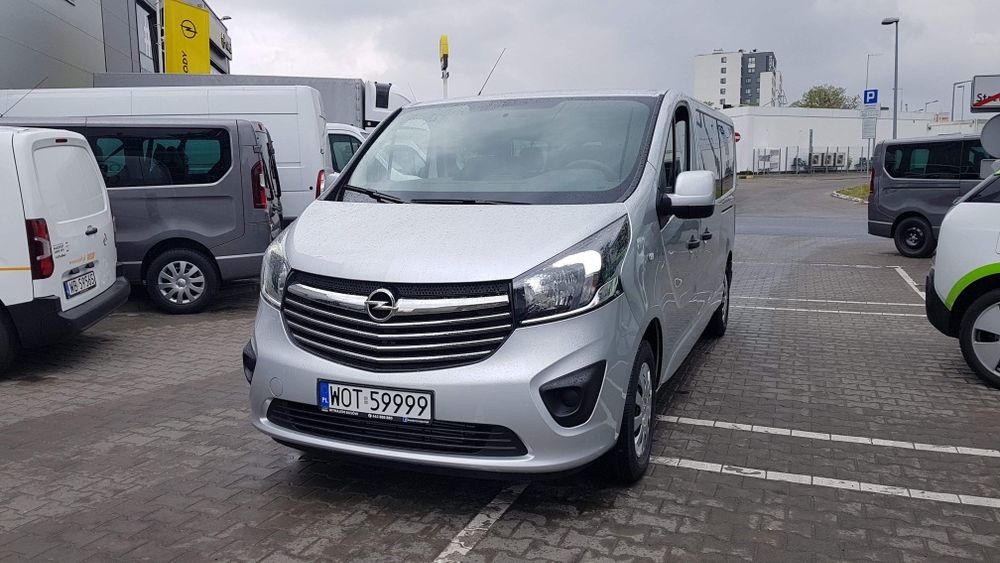 Wynajem busa wypożyczalnia busów rent a Car przewóz osób transfery
