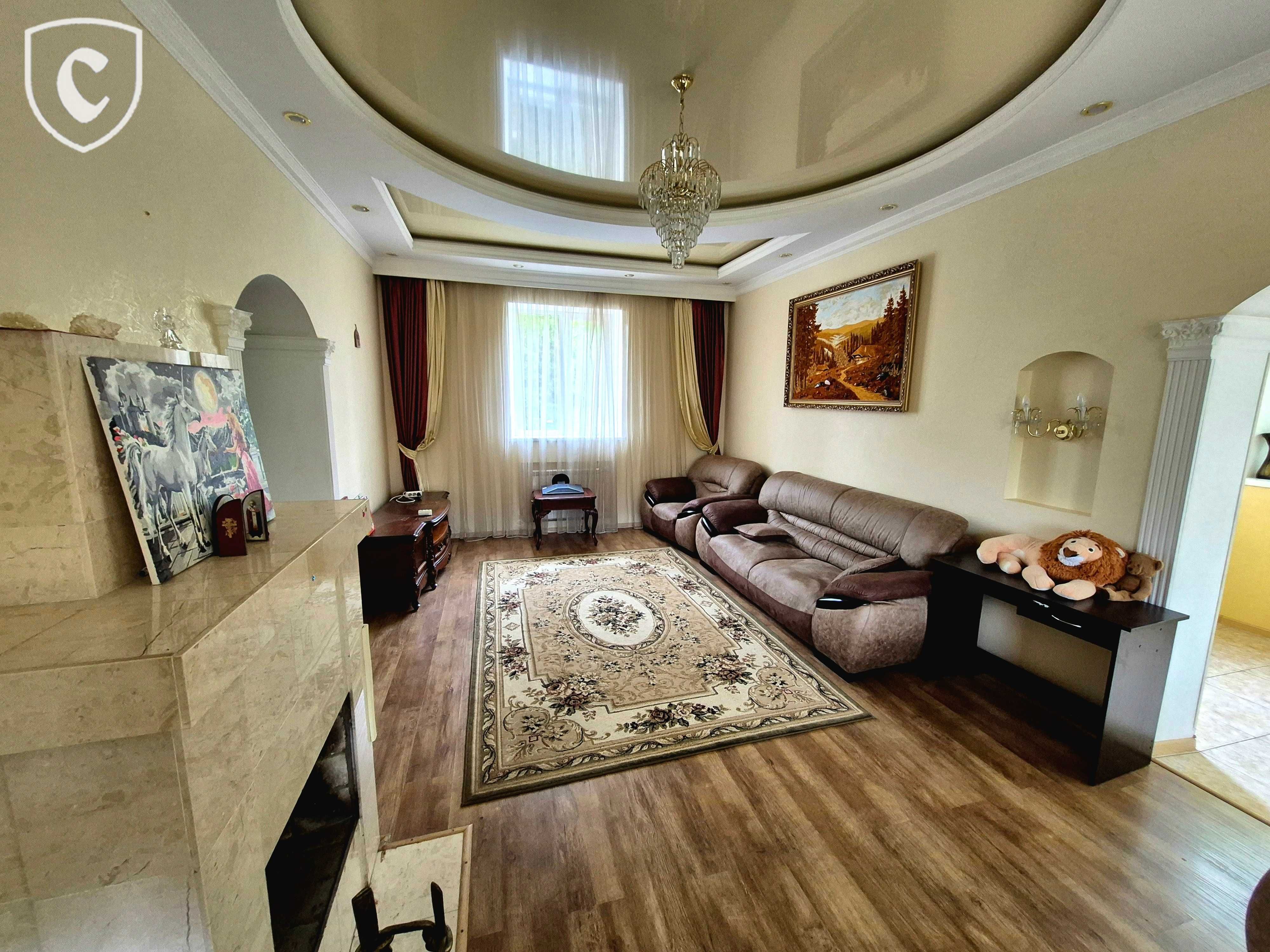 Будинок з басейном , с. Старі Петрівці | 250 м², 15 соток