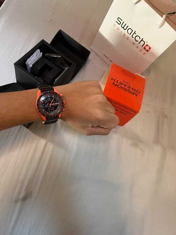 Lava Edition SO33O100 – Omega Swatch Magmowy Design