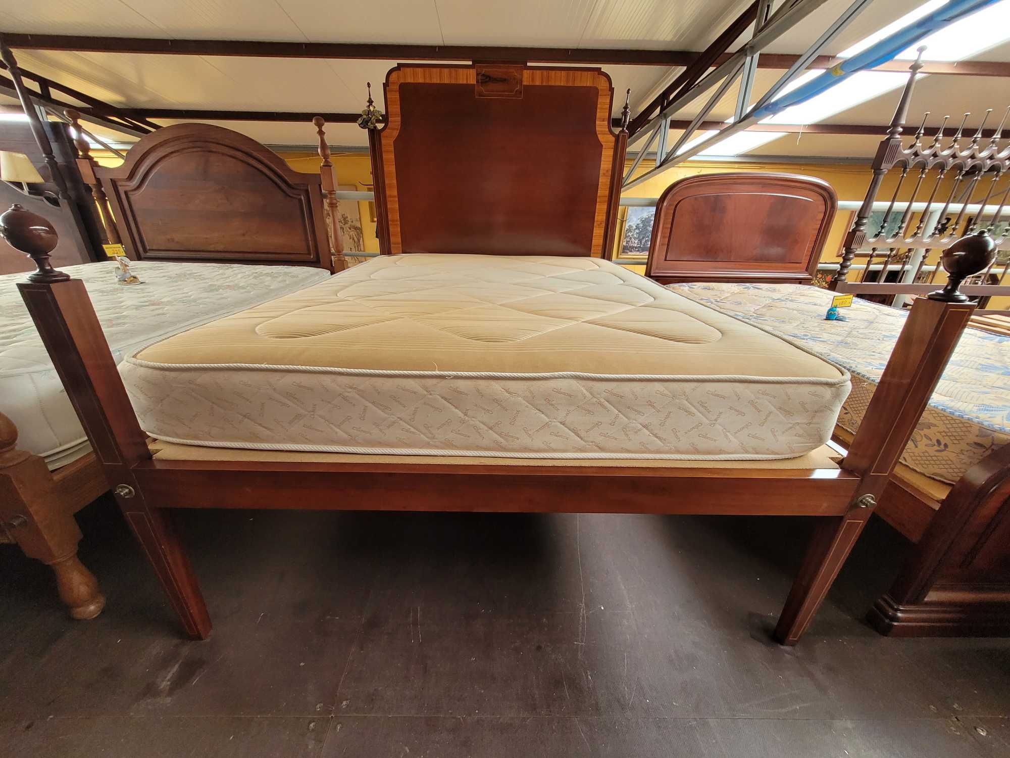 Belíssima cama antiga com estrado e colchão - óptimo estado