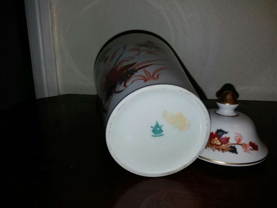 Pote em porcelana Fábrica de Aveiro