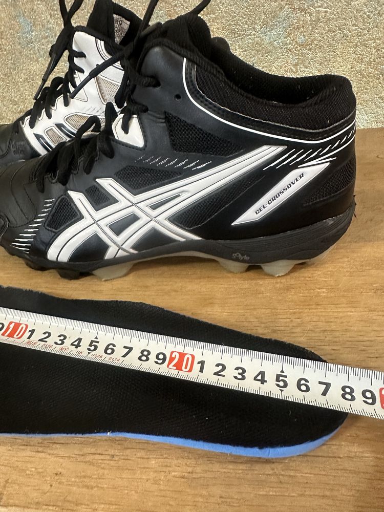 Футбольные бутсы Asics кроссовки 42,5 р