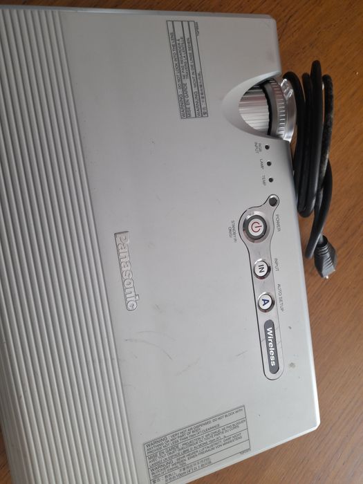 Progetor Panasonic. Liga mas nao trabalha