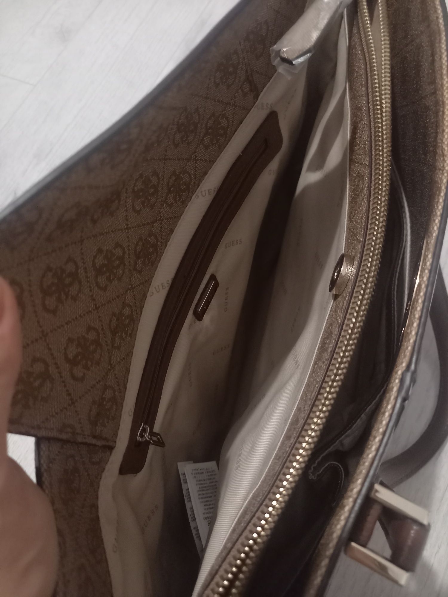 Nowa Torba shopper Guess ze wzorem z logo model ‘Open Road’ - jasnobrą