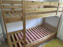 Beliche ikea madeira mydal com cama extra! Permite dormir 3 pessoas!!