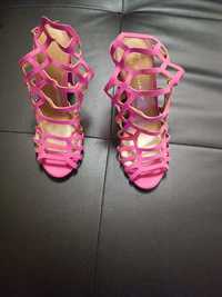 Sandálias rosa c/ salto