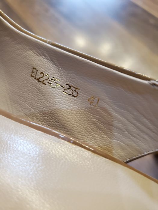 Продам туфли на каблуке