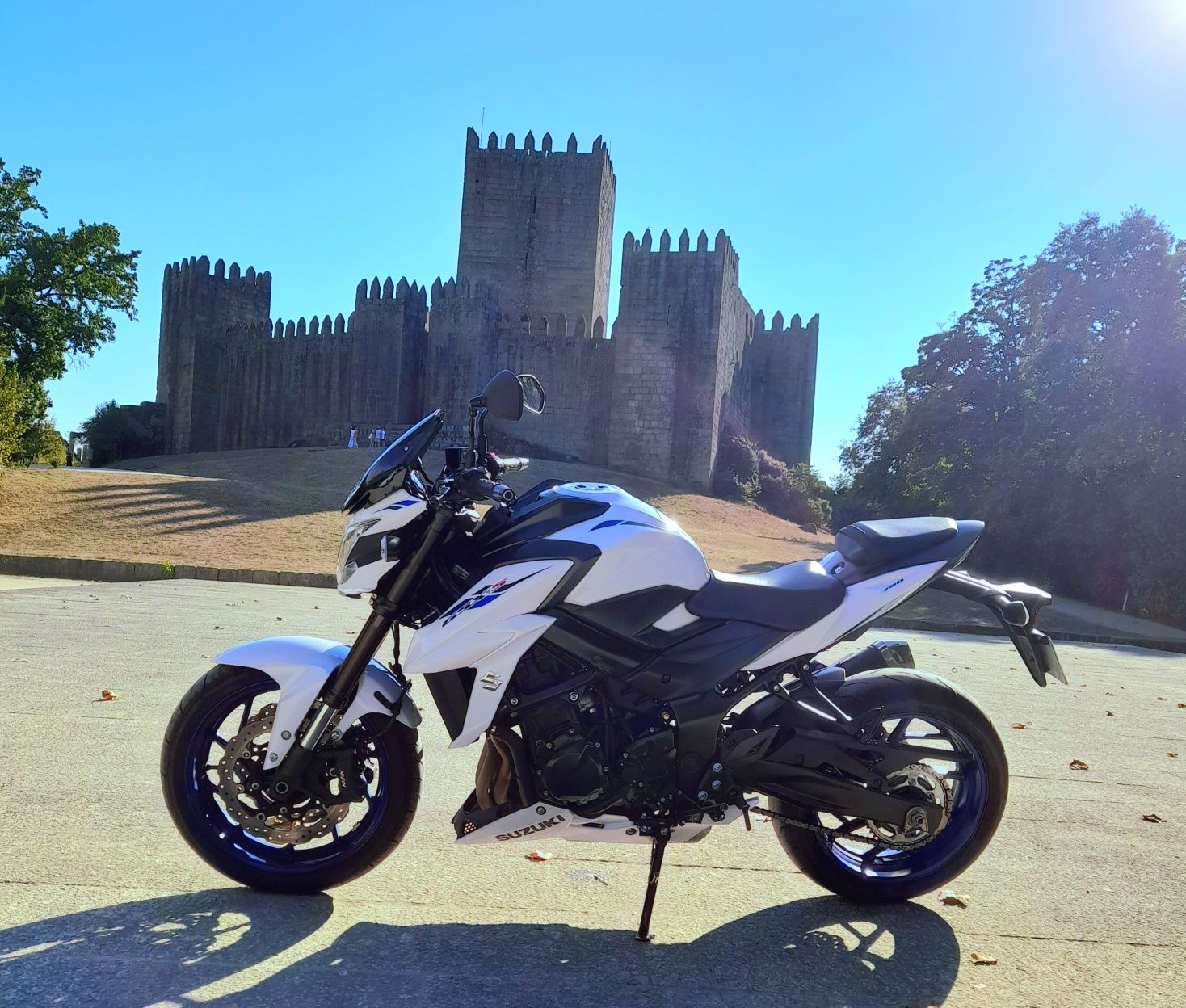 suzuki gsxs 750  não a muito a dizer