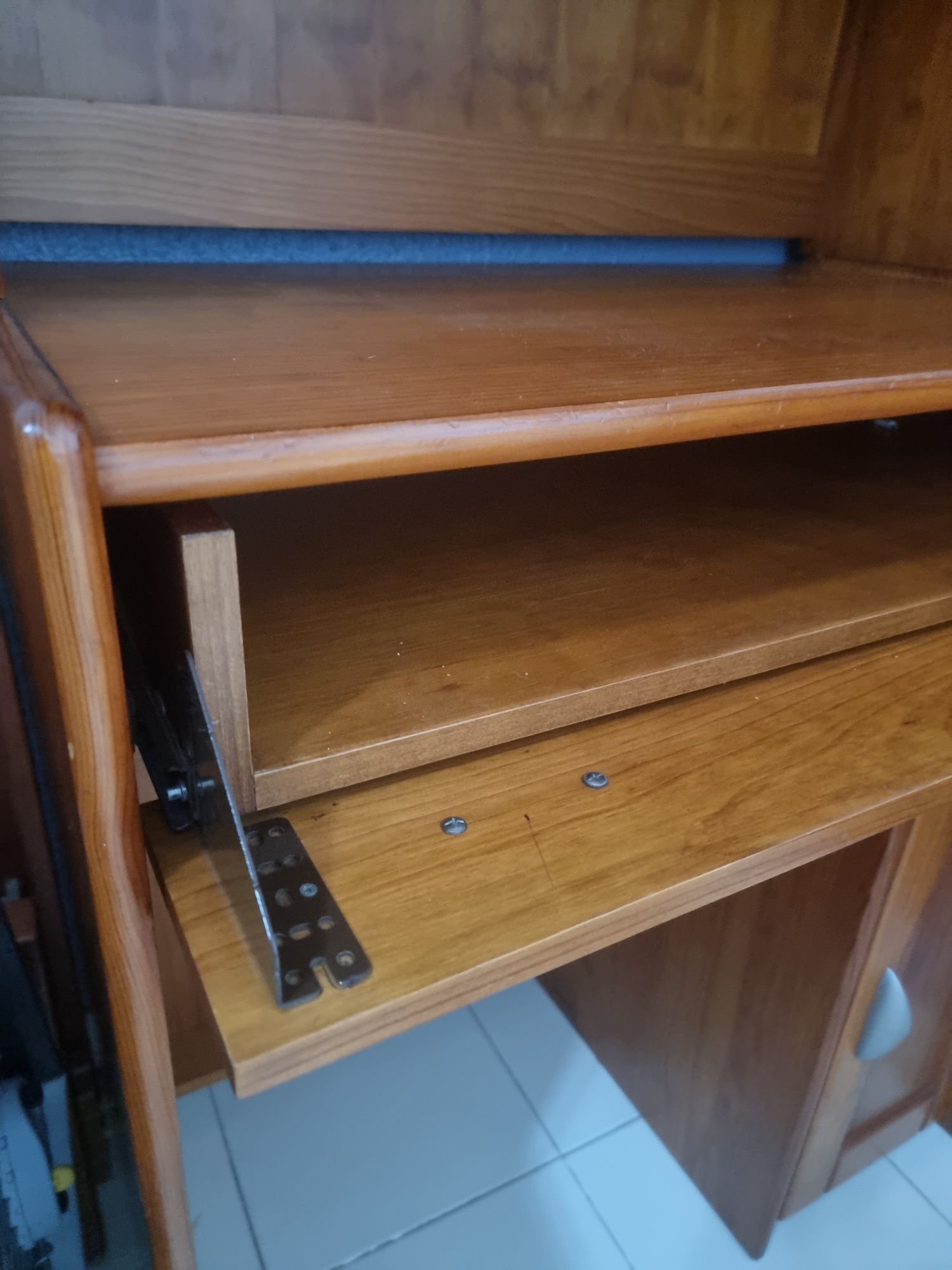 Vendo secretária de quarto