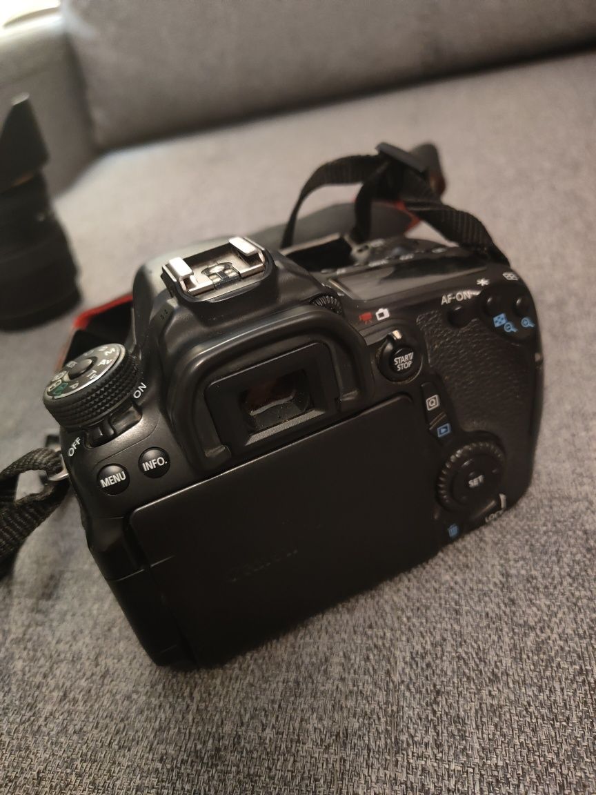 Aparat Canon 70D + Canon 50mm 1.8 + Sigma 10-20mm + trzy baterie