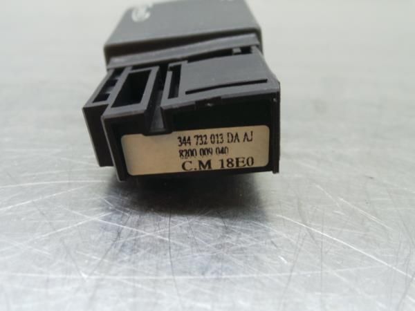 Manípulo do rádio DACIA Duster (HS_)