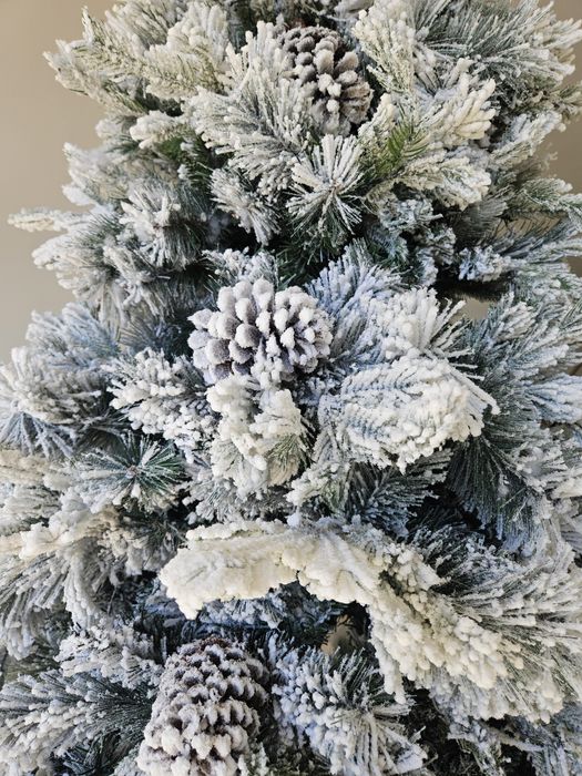 Árvore de natal verde ,medida: 2.20 x 1.40